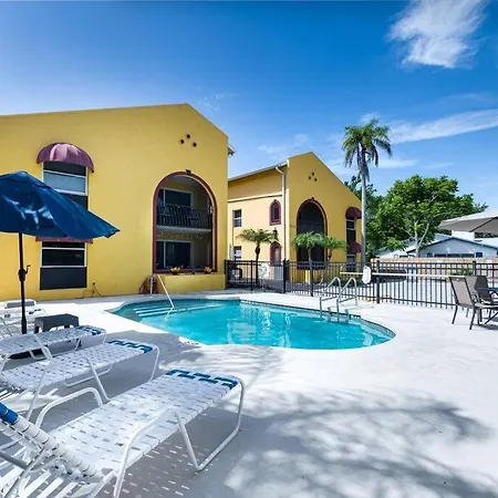 * New * Serene Retreat / Private Patio & Pool *